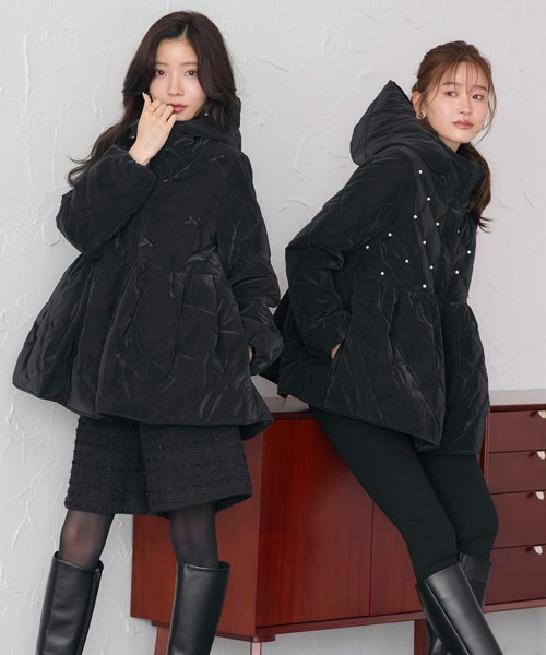 RUIRUE BOUTIQUE(ルイルエブティック)の「グロスタフタ×サーモ・アリーナ | 洗える | キルティング フーディー ショートコート ( パール / リボン ) | アウター / コート / キルティングコート(その他アウター・レディース・ブラック/ブラック系1・L/M)」の1枚目の写真