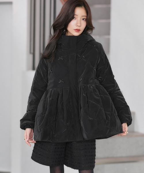 RUIRUE BOUTIQUE(ルイルエブティック)の「グロスタフタ×サーモ・アリーナ | 洗える | キルティング フーディー ショートコート ( パール / リボン ) | アウター / コート / キルティングコート(その他アウター・レディース・ブラック/ブラック系1・L/M)」の12枚目の写真