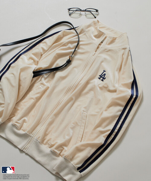 FREAK'S STORE（フリークスストア）の「MLB/エムエルビー MLB ベロアトラックジャケット＜セットアップ対応＞（ジャージ・レディース・オフホワイト/レッド/ネイビー・ﾌﾘ-）」の2枚目の写真