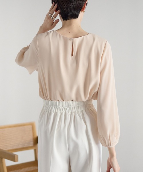 RIRIYANO(リリヤーノ)の「バー付きラッフルキー ネック・デザインブラウス(シャツ/ブラウス・レディース・オフホワイト/ネイビー/ピンク・X-LARGE/LARGE/MEDIUM)」の6枚目の写真
