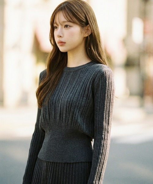 L LABEL(エルラベル)の「リブウエスト切替プリーツニット(ニット/セーター・レディース・ブラック/グレー/ホワイト/レッド・FREE)」の3枚目の写真