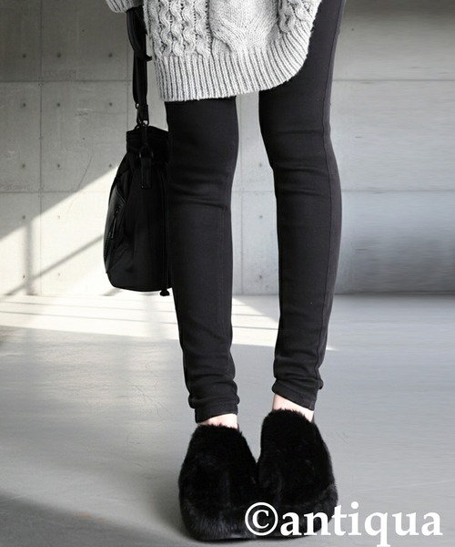 antiqua(アンティカ)の「ファー体幹スリッポン(スリッポン・レディース・グレー/ブラック・M/LL/L)」の1枚目の写真