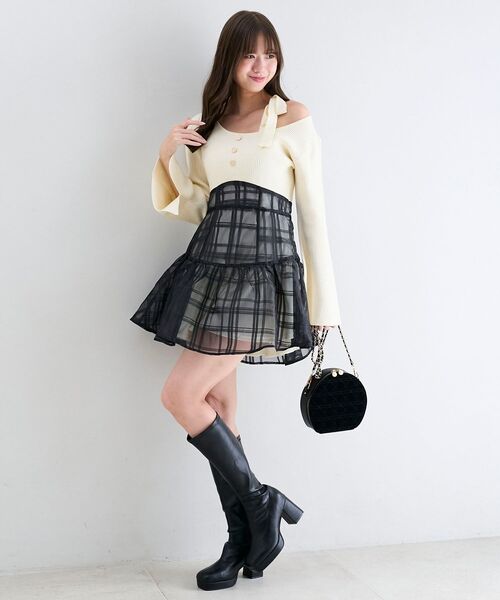 MAJESTIC LEGON(マジェスティックレゴン)の「ショルダーリボンコルセットミニワンピ(ワンピース・レディース・グレー/アイボリー/ブラック・MEDIUM)」の4枚目の写真