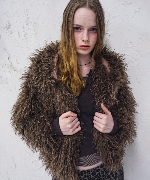 AVANDRESS(アバンドレス )の「Fluffy Hood Jacket BLACK(ムートンコート・レディース・ブラック・MEDIUM/SMALL)」の3枚目の写真