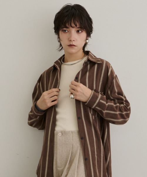 DFFUR.（ディフル）の「スエードタッチワイドストライプオーバーシャツ（シャツ/ブラウス・レディース・アイボリー/ブラウン/グレー・FREE）」の4枚目の写真