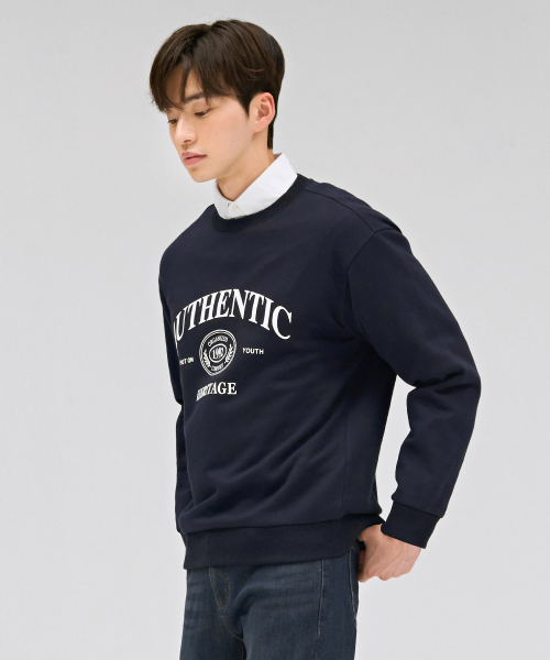 CHASECULT(チェイスカルト)の「ユニセックスエッセンシャルアーチレタリング裏起毛スウェットTシャツ-ネイビー(スウェット・メンズ・ネイビー・105/90/100/110/95)」の2枚目の写真