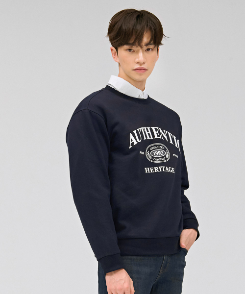 CHASECULT(チェイスカルト)の「ユニセックスエッセンシャルアーチレタリング裏起毛スウェットTシャツ-ネイビー(スウェット・メンズ・ネイビー・105/90/100/110/95)」の3枚目の写真