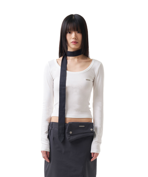 IUGAMAKARAS(イウガマカラス)の「U-Neck Fitted Top (White)(Tシャツ/カットソー・レディース・その他・FREE)」の1枚目の写真