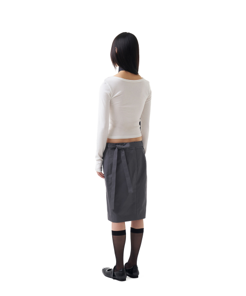 IUGAMAKARAS(イウガマカラス)の「U-Neck Fitted Top (White)(Tシャツ/カットソー・レディース・その他・FREE)」の5枚目の写真