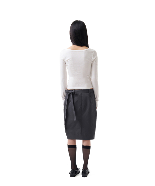IUGAMAKARAS(イウガマカラス)の「U-Neck Fitted Top (White)(Tシャツ/カットソー・レディース・その他・FREE)」の6枚目の写真
