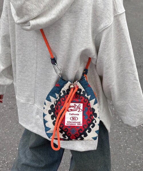 CIAOPANIC TYPY（チャオパニックティピー）の「【SOUNDSGOOOOD】ゴブラン巾着バッグ（ショルダーバッグ・メンズ・アイボリー/ブラック・ONE SIZE）」の2枚目の写真