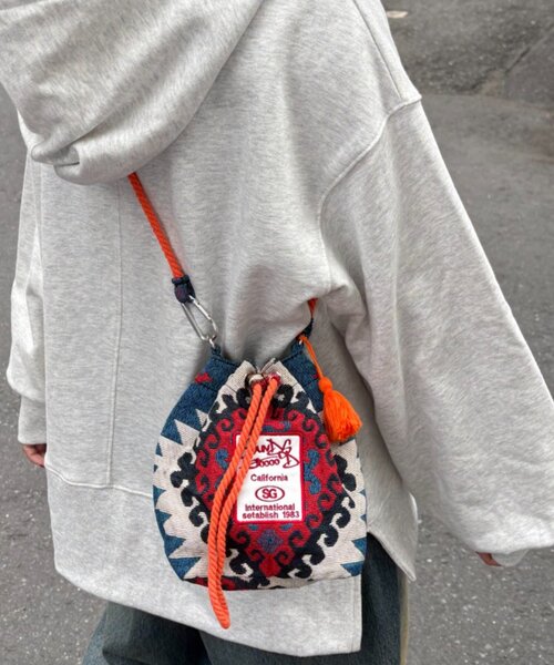 CIAOPANIC TYPY（チャオパニックティピー）の「【SOUNDSGOOOOD】ゴブラン巾着バッグ（ショルダーバッグ・メンズ・アイボリー/ブラック・ONE SIZE）」の3枚目の写真