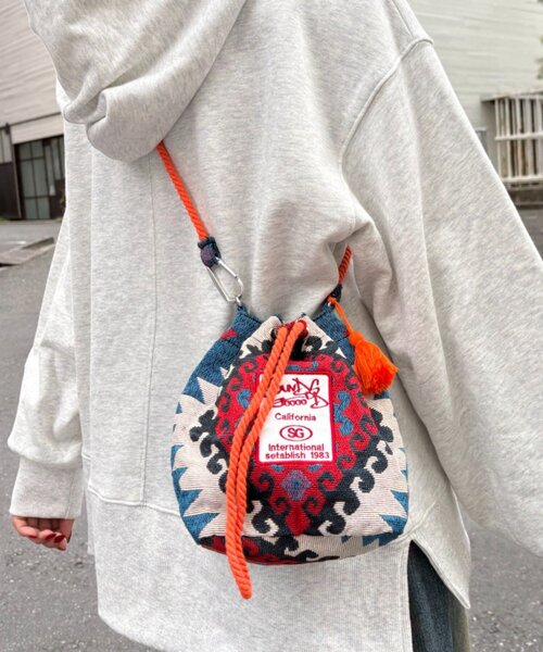 CIAOPANIC TYPY（チャオパニックティピー）の「【SOUNDSGOOOOD】ゴブラン巾着バッグ（ショルダーバッグ・メンズ・アイボリー/ブラック・ONE SIZE）」の4枚目の写真