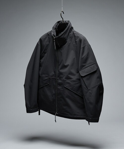 TAION(タイオン)の「TAIONライナー スタンドカラー シェルジャケット / ショートブルゾン(ブルゾン・メンズ・ブラック/ベージュ/カーキ・46/48)」の2枚目の写真