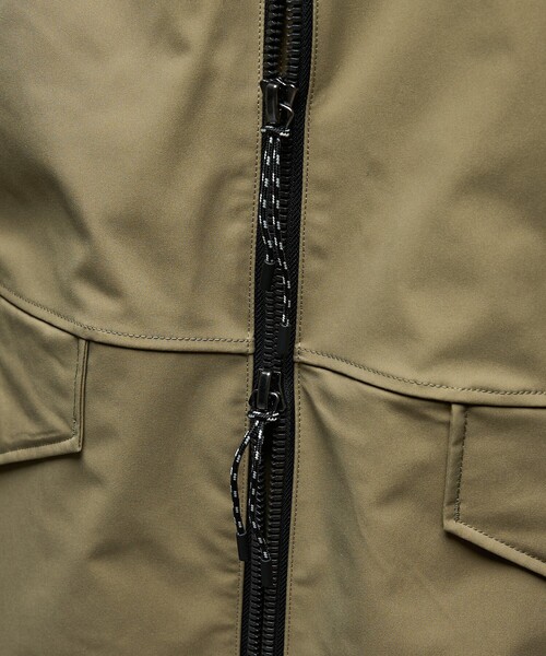 TAION(タイオン)の「TAIONライナー スタンドカラー シェルジャケット / ショートブルゾン(ブルゾン・メンズ・ブラック/ベージュ/カーキ・46/48)」の8枚目の写真