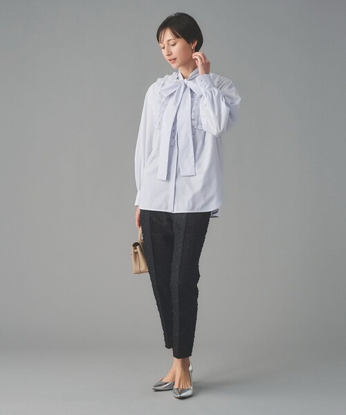 UNITED ARROWS(ユナイテッドアローズ)の「タックフリル ボウ ブラウス(シャツ/ブラウス・レディース・ライトブルー/ネイビー/ホワイト・FREE)」の4枚目の写真