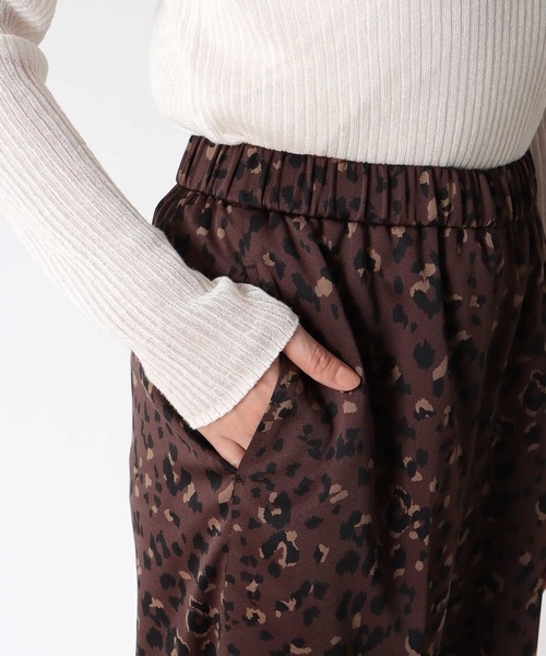 Jines(ジネス)の「レオパード柄ストレッチサテン ストレートパンツ(その他パンツ・レディース・ブラウン/ベージュ・38)」の18枚目の写真