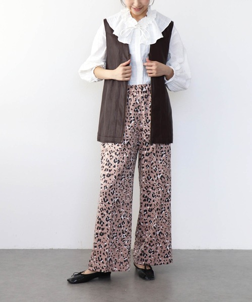 Jines(ジネス)の「レオパード柄ストレッチサテン ストレートパンツ(その他パンツ・レディース・ブラウン/ベージュ・38)」の5枚目の写真