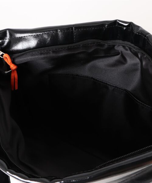 VIBGYOR(ヴィブジョー)の「FReePLACe/15.6インチ ショルダー付き メタルカラーPCケース( X12702(ショルダーバッグ・レディース・シルバー/ブラック・FREE)」の7枚目の写真