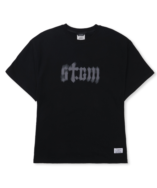 STIGMA(スティグマ)の「ブルーSTGM セミオーバーサイズ Tシャツ ブラック(Tシャツ/カットソー・メンズ・その他・MEDIUM/LARGE/X-LARGE)」の1枚目の写真