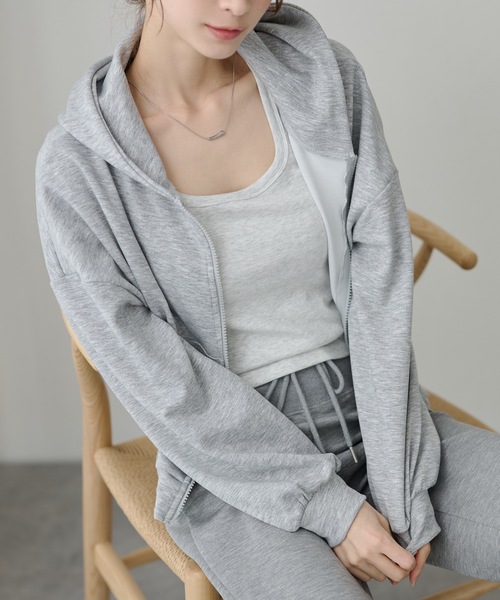 DAYRA(デイラ)の「ソリッドカラー ジップアップ 長袖 フーデット パーカー(パーカー・レディース・ブラック/ライトグレー/ダークグレー/ネイビー・FREE)」の17枚目の写真