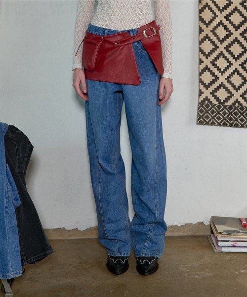 AOPT(アオプト)の「CURVED PANEL JEANS - BLUE(デニムパンツ・レディース・その他・SMALL/MEDIUM)」の1枚目の写真