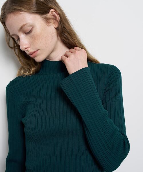 LANVIN en Bleu(ランバンオンブルー)の「ランダムリブハイネックニット(ニット/セーター・レディース・グリーン/イエロー/ブラック/オフホワイト・38)」の11枚目の写真