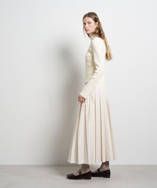 LANVIN en Bleu(ランバンオンブルー)の「ランダムリブハイネックニット(ニット/セーター・レディース・グリーン/イエロー/ブラック/オフホワイト・38)」の22枚目の写真