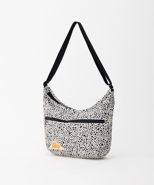 KELTY(ケルティ)の「GO OUT Mono Max 掲載モデル【KELTY】ES CURVE SHOULDER S ショルダーバッグ 軽量(ショルダーバッグ・レディース・マスタード/ネイビー/ベージュ/ブラック系/アニマル/スカイブルー/オリーブ/ブラウン系/ブラック/ホワイト系/セージグリーン/レオパード/タン・ONE SIZE)」の2枚目の写真