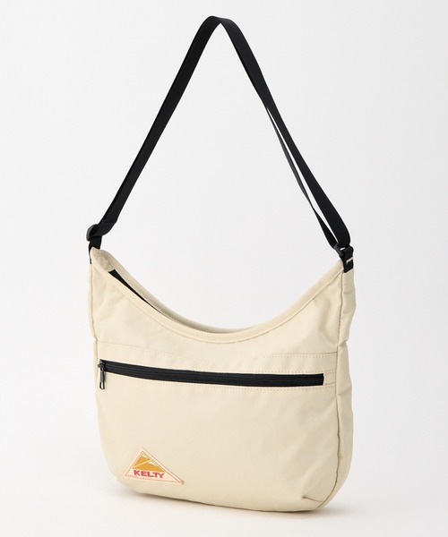 KELTY(ケルティ)の「GO OUT Mono Max 掲載モデル【KELTY】ES CURVE SHOULDER S ショルダーバッグ 軽量(ショルダーバッグ・レディース・マスタード/ネイビー/ベージュ/ブラック系/アニマル/スカイブルー/オリーブ/ブラウン系/ブラック/ホワイト系/セージグリーン/レオパード/タン・ONE SIZE)」の5枚目の写真