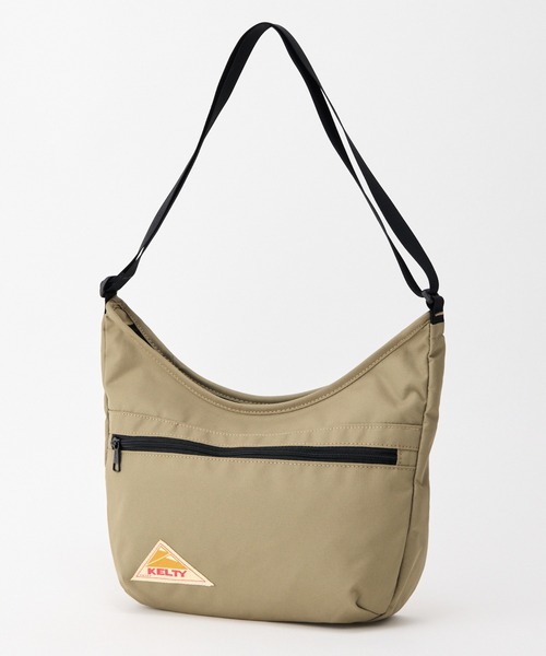 KELTY(ケルティ)の「GO OUT Mono Max 掲載モデル【KELTY】ES CURVE SHOULDER S ショルダーバッグ 軽量(ショルダーバッグ・レディース・マスタード/ネイビー/ベージュ/ブラック系/アニマル/スカイブルー/オリーブ/ブラウン系/ブラック/ホワイト系/セージグリーン/レオパード/タン・ONE SIZE)」の6枚目の写真