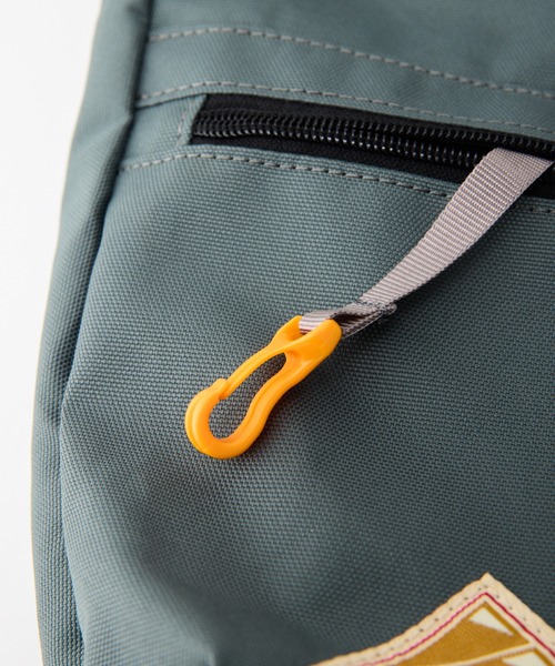 KELTY(ケルティ)の「GO OUT Mono Max 掲載モデル【KELTY】ES CURVE SHOULDER S ショルダーバッグ 軽量(ショルダーバッグ・レディース・マスタード/ネイビー/ベージュ/ブラック系/アニマル/スカイブルー/オリーブ/ブラウン系/ブラック/ホワイト系/セージグリーン/レオパード/タン・ONE SIZE)」の15枚目の写真