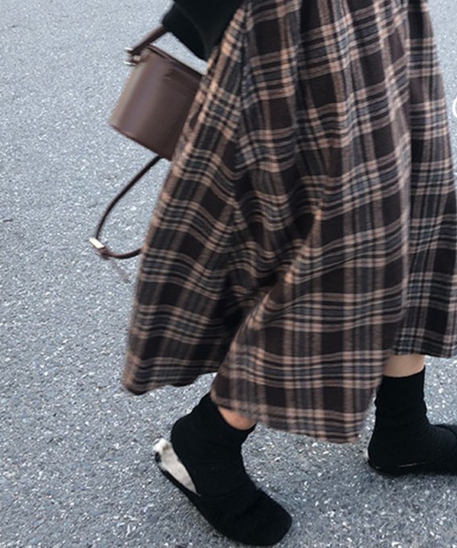 Flugge(フラッジー)の「フレアチェックスカート(スカート・レディース・ブラウン・MEDIUM/LARGE)」の4枚目の写真