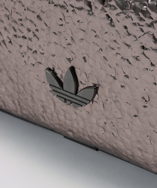 JOINT WORKS（ジョイントワークス）の「adidas originals / アディダス オリジナルス ADICOLOR ELONGATED AIRLINER METAL（ハンドバッグ・レディース・チャコールグレー・FREE）」の8枚目の写真