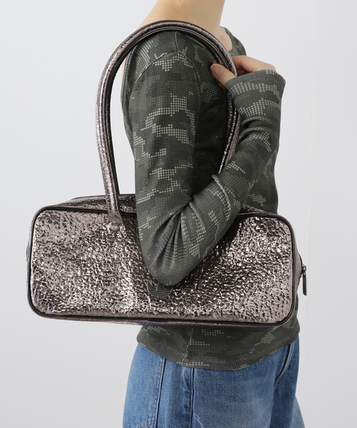 JOINT WORKS（ジョイントワークス）の「adidas originals / アディダス オリジナルス ADICOLOR ELONGATED AIRLINER METAL（ハンドバッグ・レディース・チャコールグレー・FREE）」の9枚目の写真