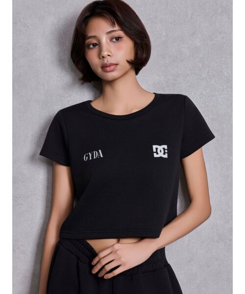 DC(ディーシー)の「GYDA×DC SPARKLE LOGOショートTシャツ(Tシャツ/カットソー・レディース・グレー/オフホワイト/ブラック/ピンク・FREE)」の2枚目の写真