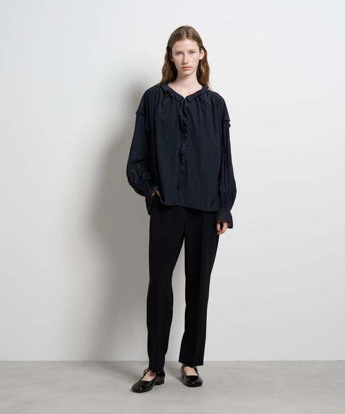 LANVIN en Bleu（ランバンオンブルー）の「トリアセローンラッフルブラウス（シャツ/ブラウス・レディース・オフホワイト/ネイビー・38）」の3枚目の写真