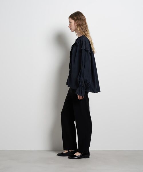 LANVIN en Bleu（ランバンオンブルー）の「トリアセローンラッフルブラウス（シャツ/ブラウス・レディース・オフホワイト/ネイビー・38）」の4枚目の写真