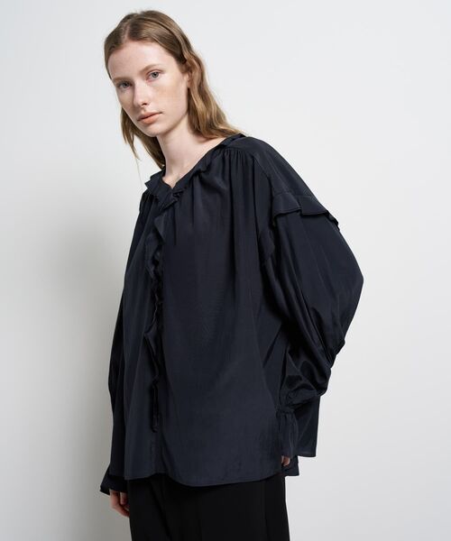 LANVIN en Bleu（ランバンオンブルー）の「トリアセローンラッフルブラウス（シャツ/ブラウス・レディース・オフホワイト/ネイビー・38）」の7枚目の写真