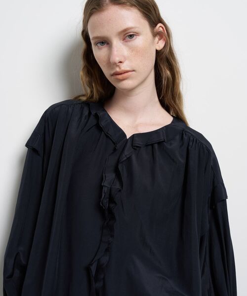 LANVIN en Bleu（ランバンオンブルー）の「トリアセローンラッフルブラウス（シャツ/ブラウス・レディース・オフホワイト/ネイビー・38）」の10枚目の写真