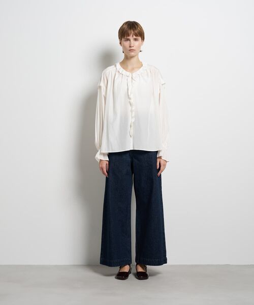 LANVIN en Bleu（ランバンオンブルー）の「トリアセローンラッフルブラウス（シャツ/ブラウス・レディース・オフホワイト/ネイビー・38）」の11枚目の写真