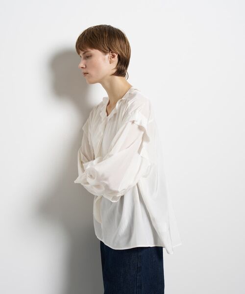 LANVIN en Bleu（ランバンオンブルー）の「トリアセローンラッフルブラウス（シャツ/ブラウス・レディース・オフホワイト/ネイビー・38）」の15枚目の写真