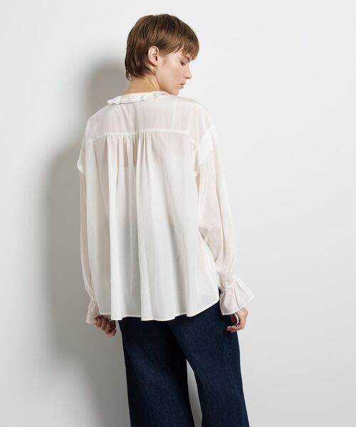 LANVIN en Bleu（ランバンオンブルー）の「トリアセローンラッフルブラウス（シャツ/ブラウス・レディース・オフホワイト/ネイビー・38）」の16枚目の写真