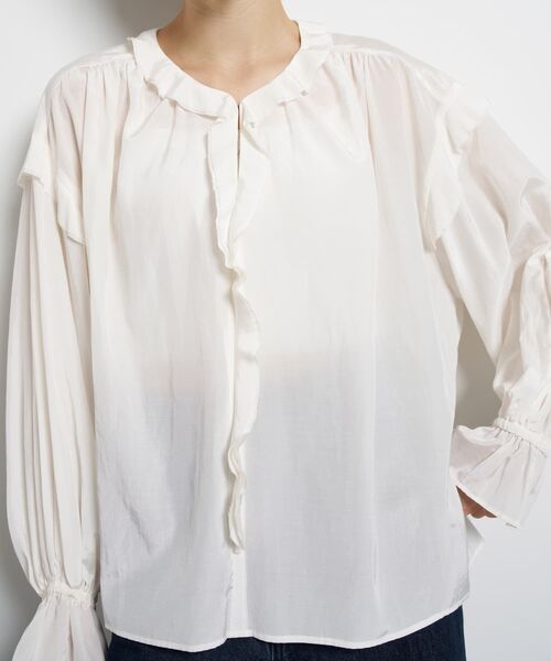 LANVIN en Bleu（ランバンオンブルー）の「トリアセローンラッフルブラウス（シャツ/ブラウス・レディース・オフホワイト/ネイビー・38）」の17枚目の写真