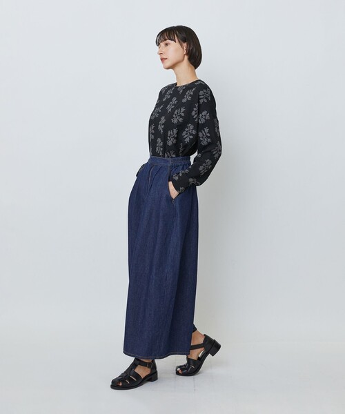 LOISIR(ロワズィール)の「綿麻ライトデニムボトルシルエットパンツ(デニムパンツ・レディース・ライトインディゴブルー/インディゴブルー・FREE)」の6枚目の写真