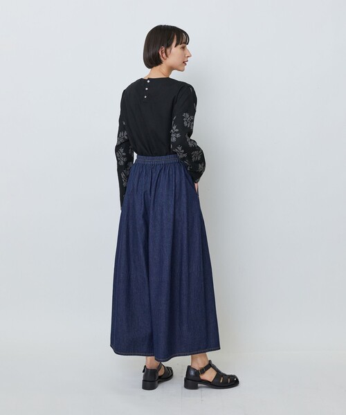 LOISIR(ロワズィール)の「綿麻ライトデニムボトルシルエットパンツ(デニムパンツ・レディース・ライトインディゴブルー/インディゴブルー・FREE)」の7枚目の写真