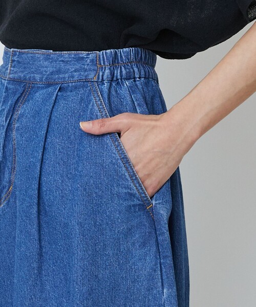 LOISIR(ロワズィール)の「綿麻ライトデニムボトルシルエットパンツ(デニムパンツ・レディース・ライトインディゴブルー/インディゴブルー・FREE)」の19枚目の写真