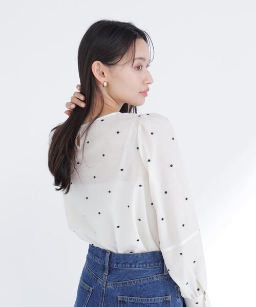NATURAL BEAUTY BASIC（ナチュラルビューティーベーシック）の「◇ドット刺繍ブラウス（シャツ/ブラウス・レディース・ホワイト系その他/ベージュ系その他/ブルー・FREE）」の10枚目の写真