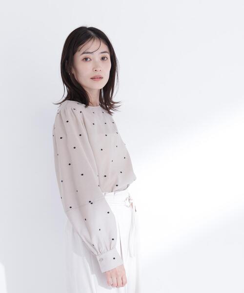 NATURAL BEAUTY BASIC（ナチュラルビューティーベーシック）の「◇ドット刺繍ブラウス（シャツ/ブラウス・レディース・ホワイト系その他/ベージュ系その他/ブルー・FREE）」の16枚目の写真