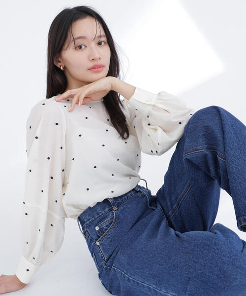 NATURAL BEAUTY BASIC（ナチュラルビューティーベーシック）の「◇ドット刺繍ブラウス（シャツ/ブラウス・レディース・ホワイト系その他/ベージュ系その他/ブルー・FREE）」の2枚目の写真